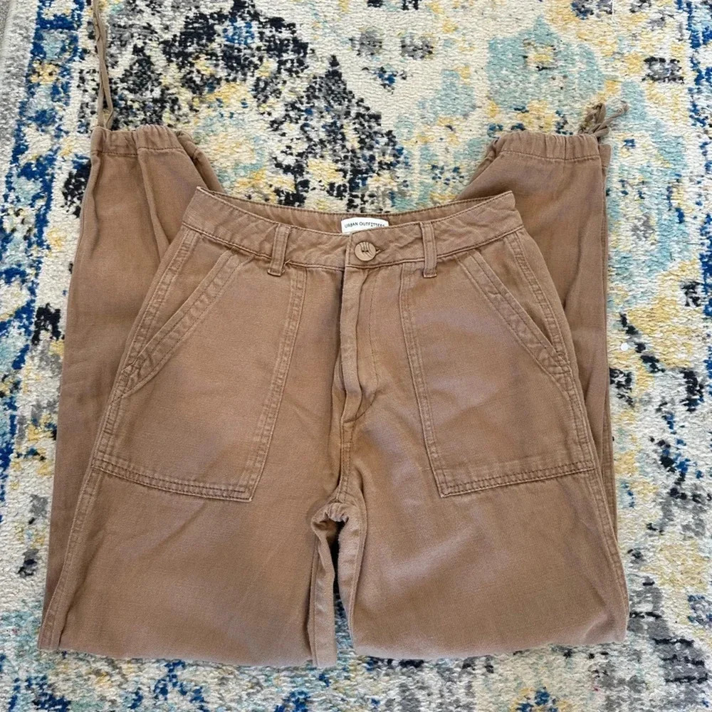 URBAN OUTFITTERS CARGO JOGGERS SIZE 2- UK6